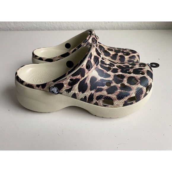 Crocs Women’s Sz 10 Classic Platform Animal Print Clog Bone Leopard 207844-2Y4 - Picture 1 of 12